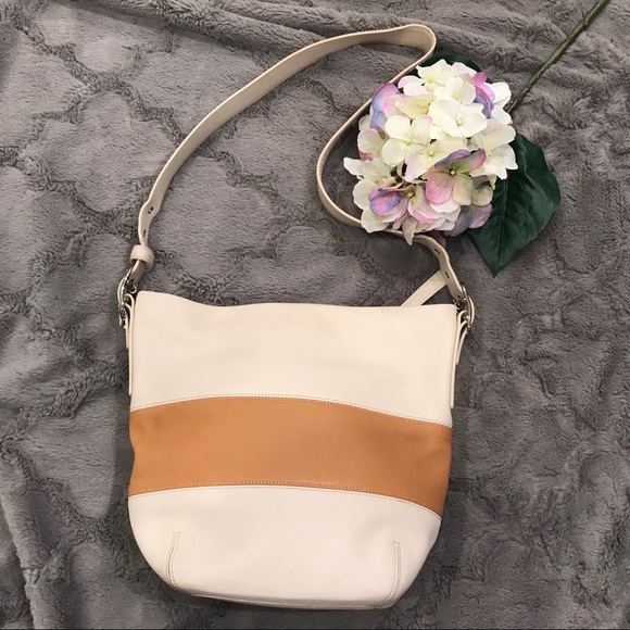 Coach Handbags - Coach bucket cream purse